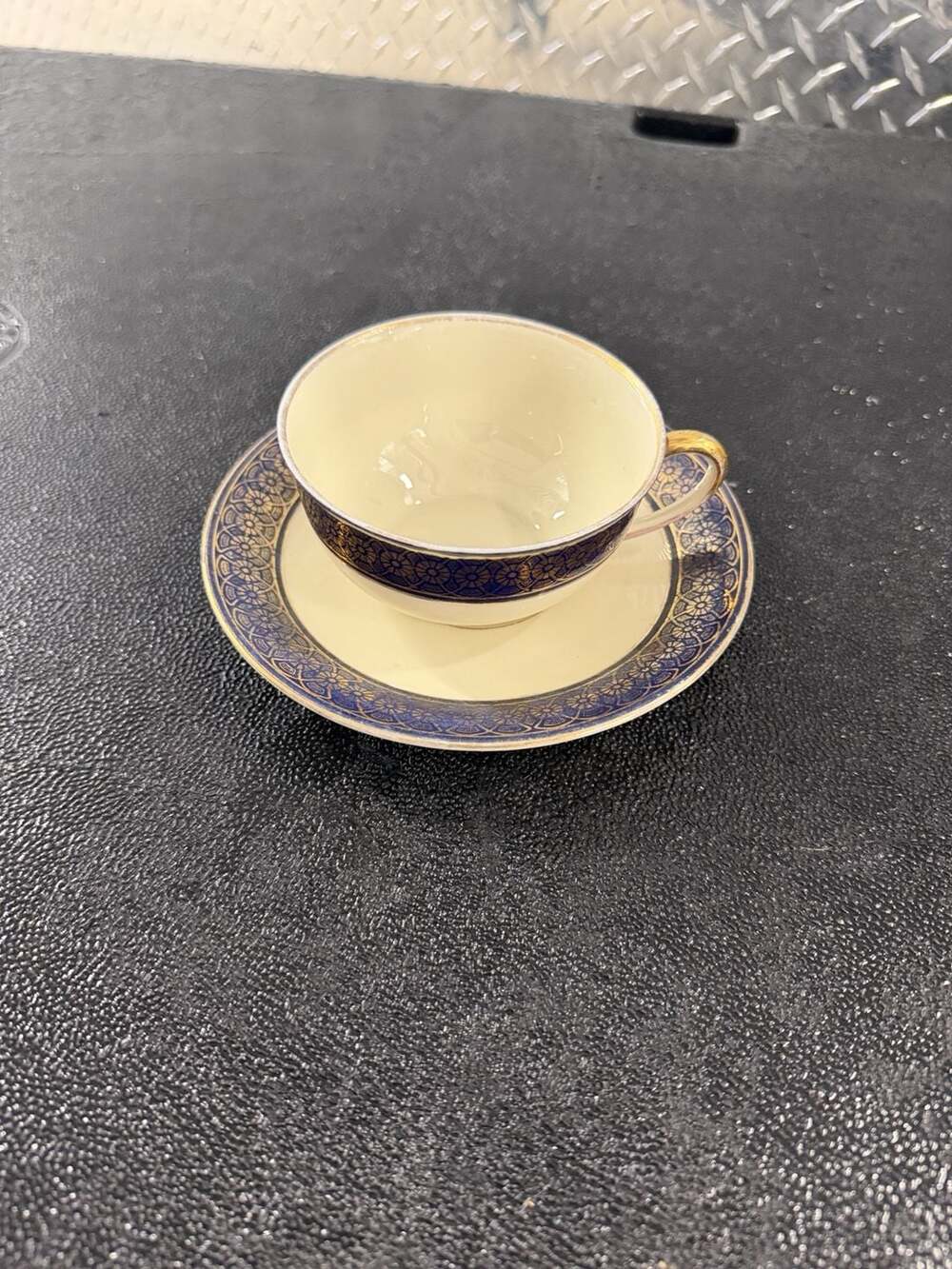 CM Hutschenreuther Hohenberg Evelyn Tea Cup And Saucer Set